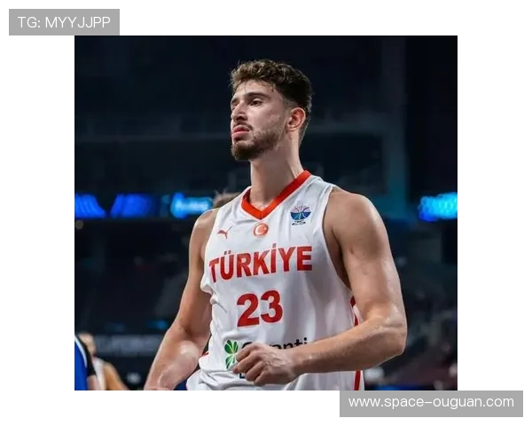 媒体人评价申京：FIBA一线球星表现出色有望迈入顶级行列